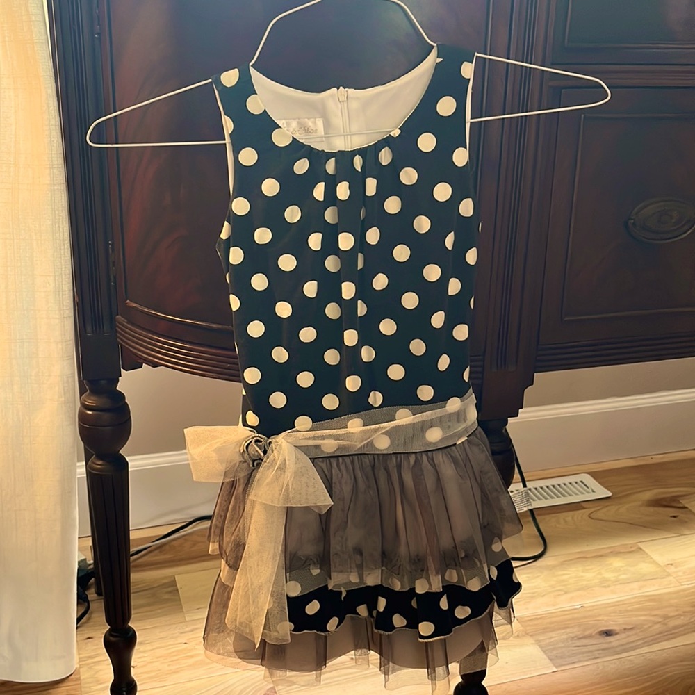 Isobella & Chloe little girls dress size 5. Cream and black